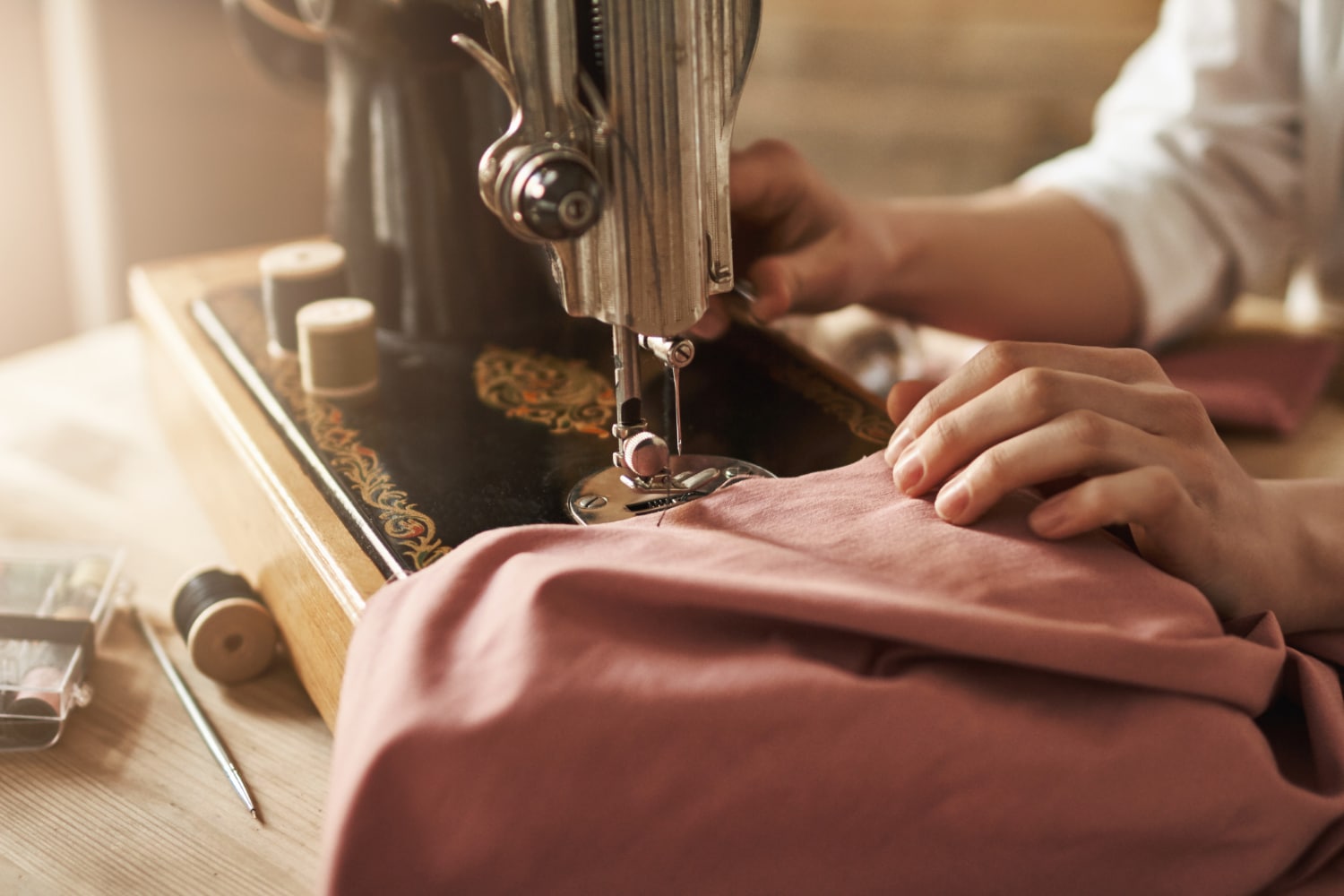 Comment Devenir Artisan d'Art en Couture : Guide Complet