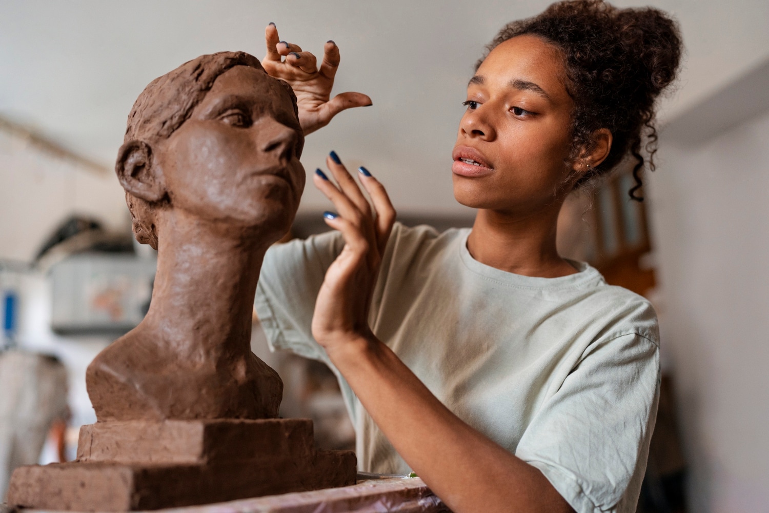 Comment Devenir Artisan d'Art Sculpteur : Guide Complet