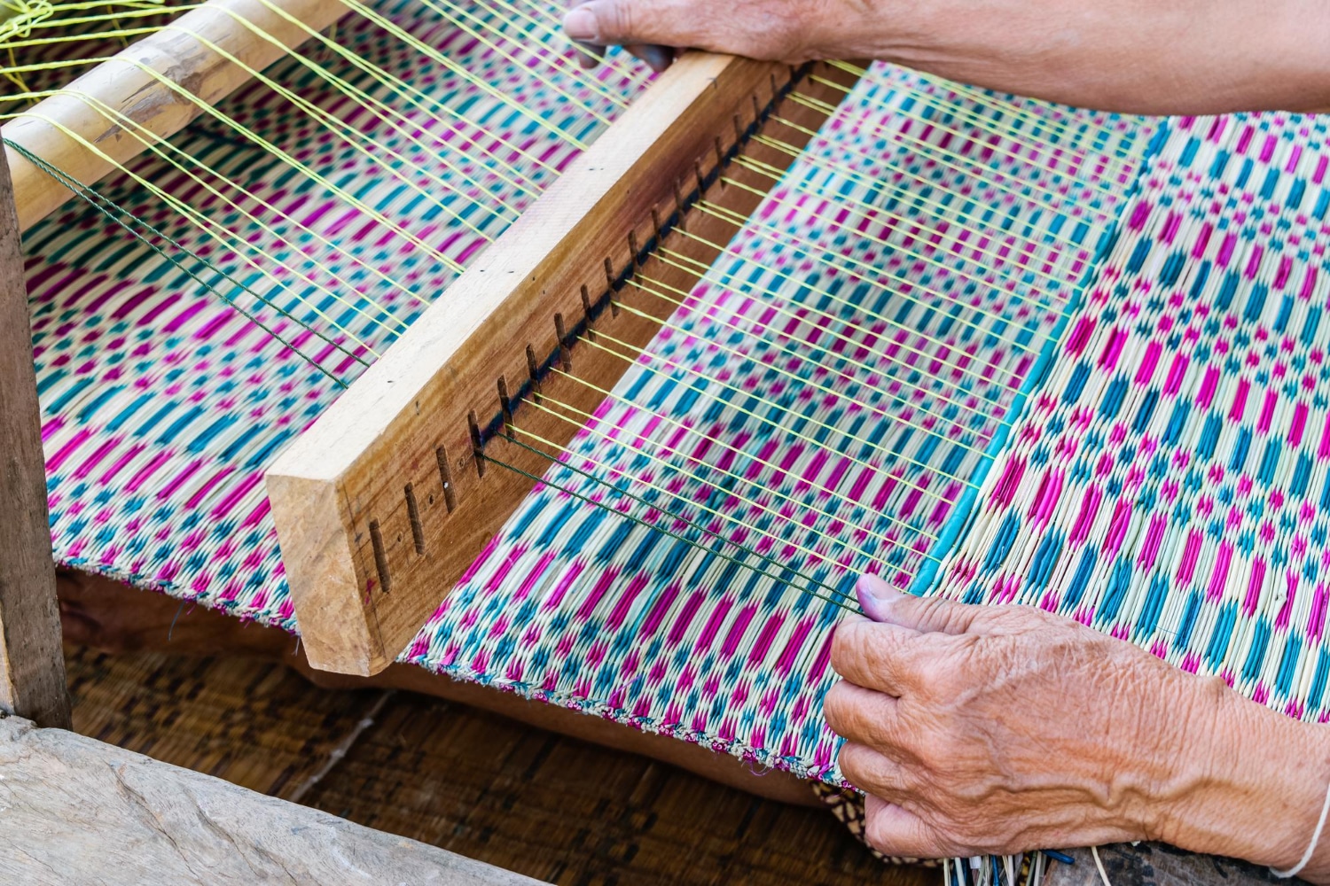 Qu'est-ce qu'un Tisserand ? Découvrez ce Métier Artisanal