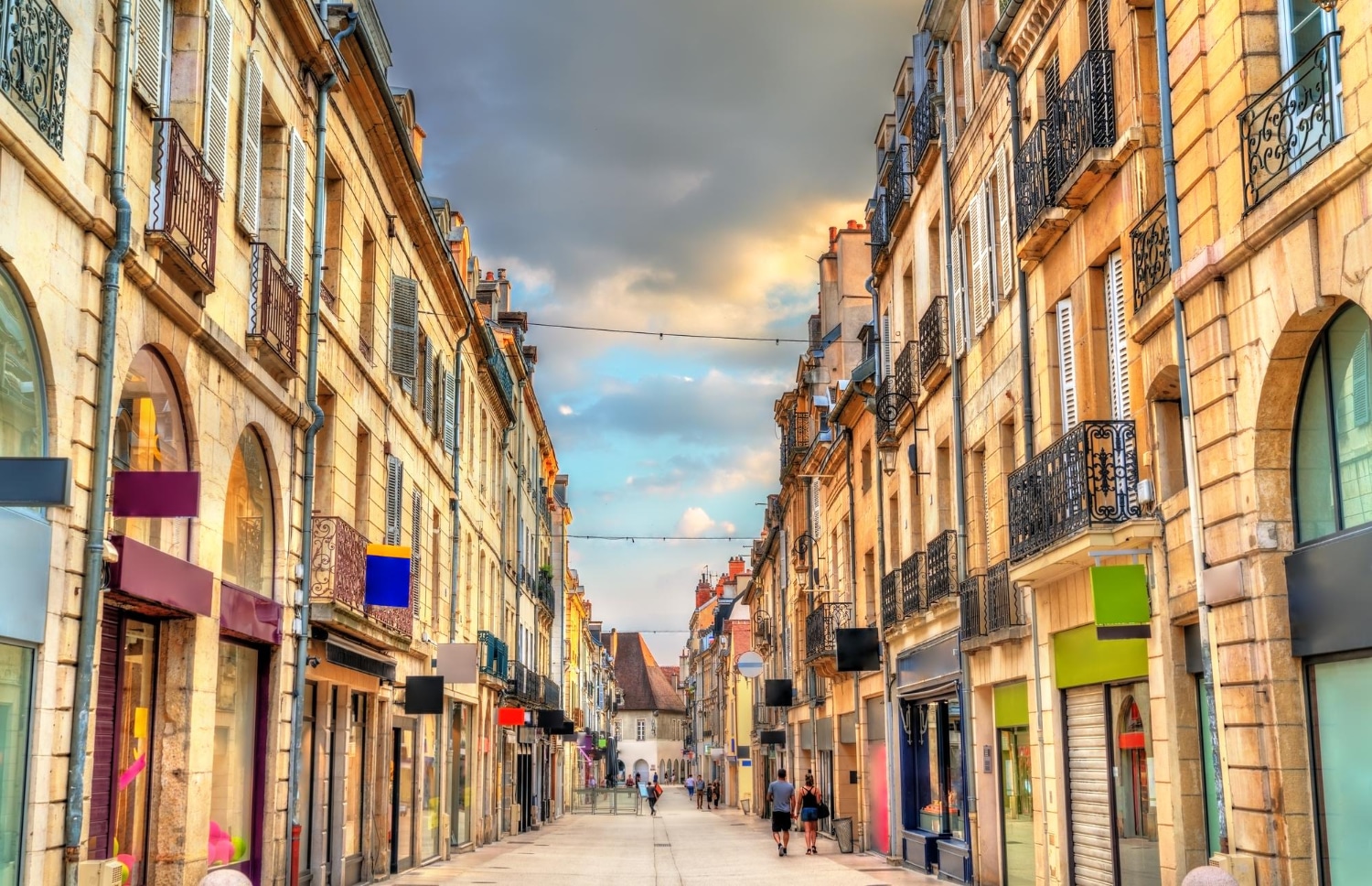 Artisan d'Art à Dijon : Une Plongée dans l'Histoire et la Créativité