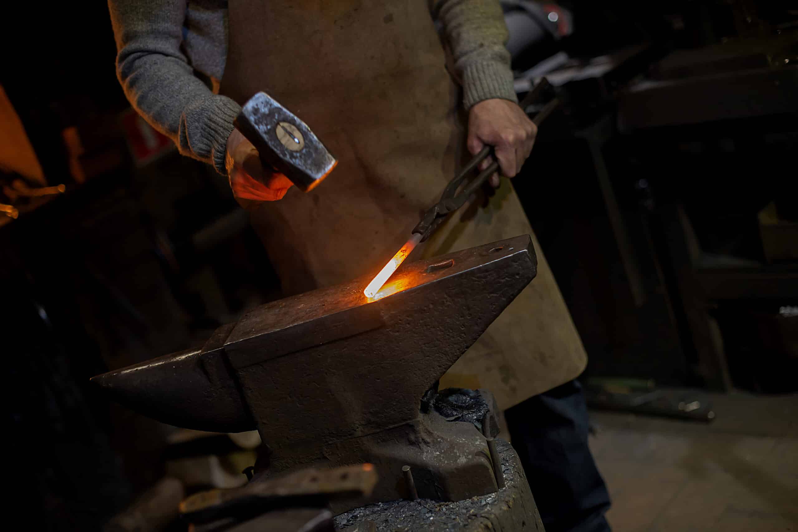Ferronnier d’Art à Paris : Les 10 Meilleurs Maîtres du Fer Forgé