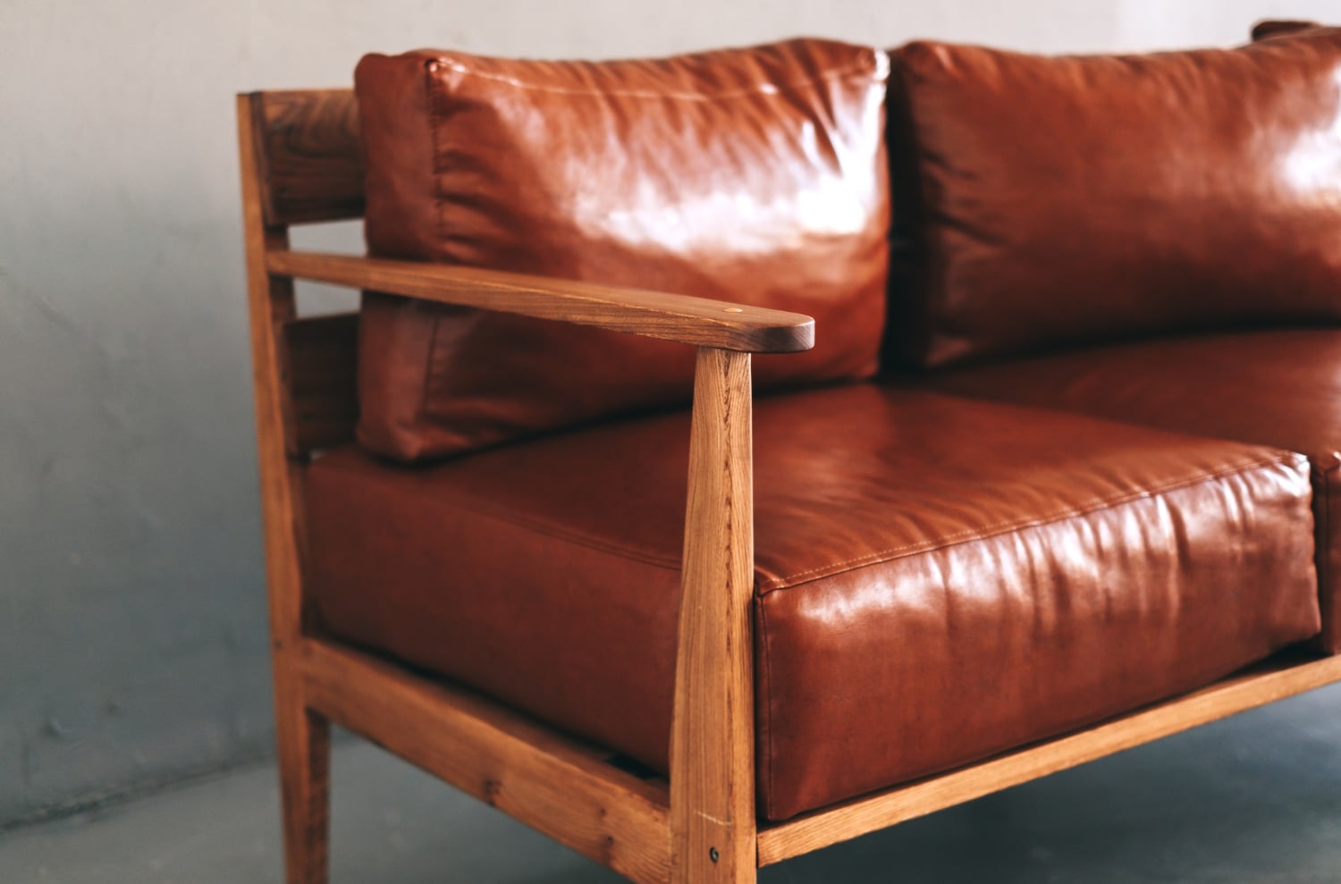 Comment nettoyer un meuble en cuir : la méthode sûre, étape par étape